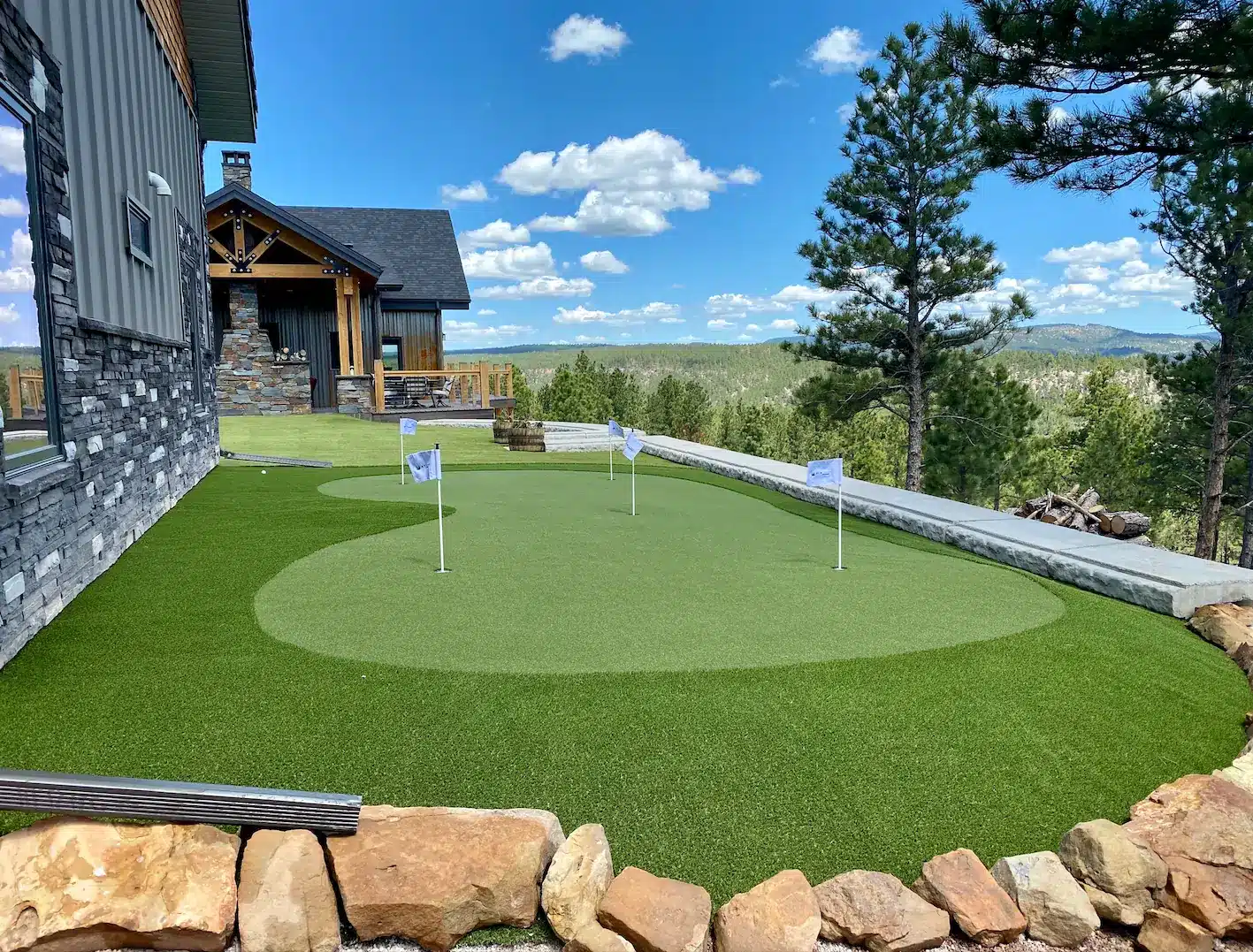 outdoor mini golf grass in Des Moines, IA